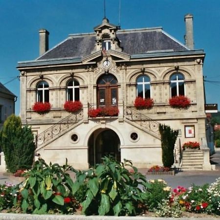 Au Coeur De Bruyeres Apartamento Exterior foto