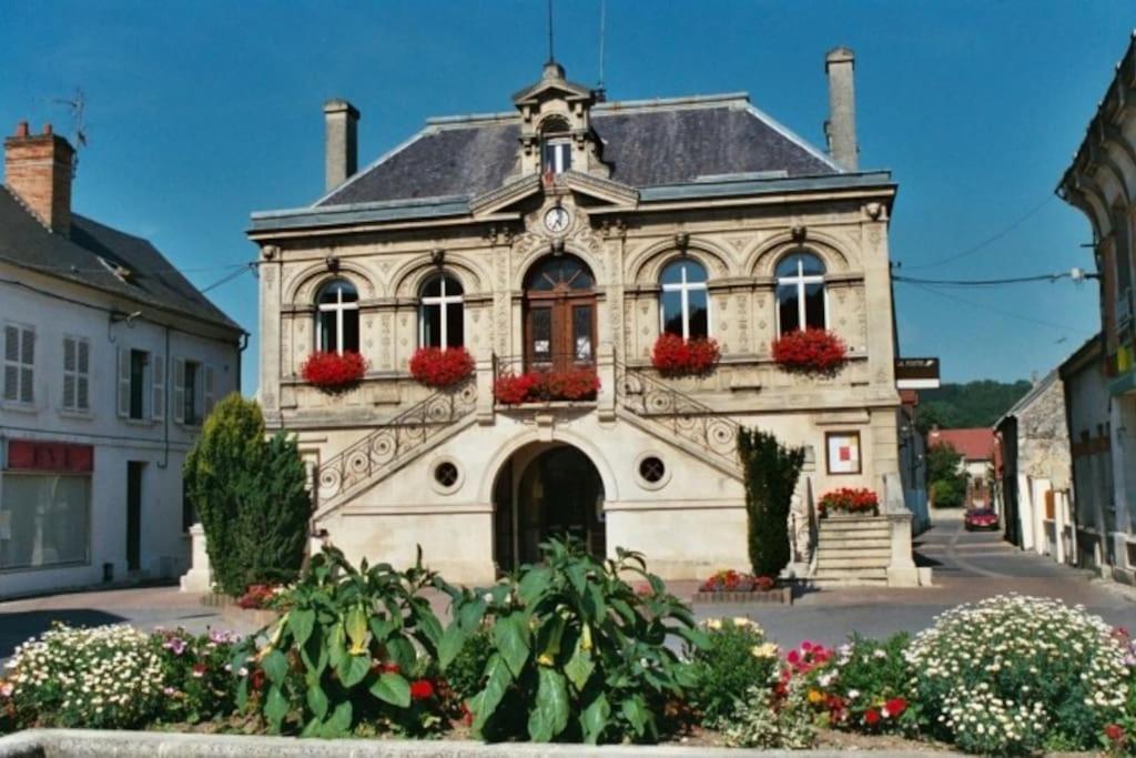 Au Coeur De Bruyeres Apartamento Exterior foto